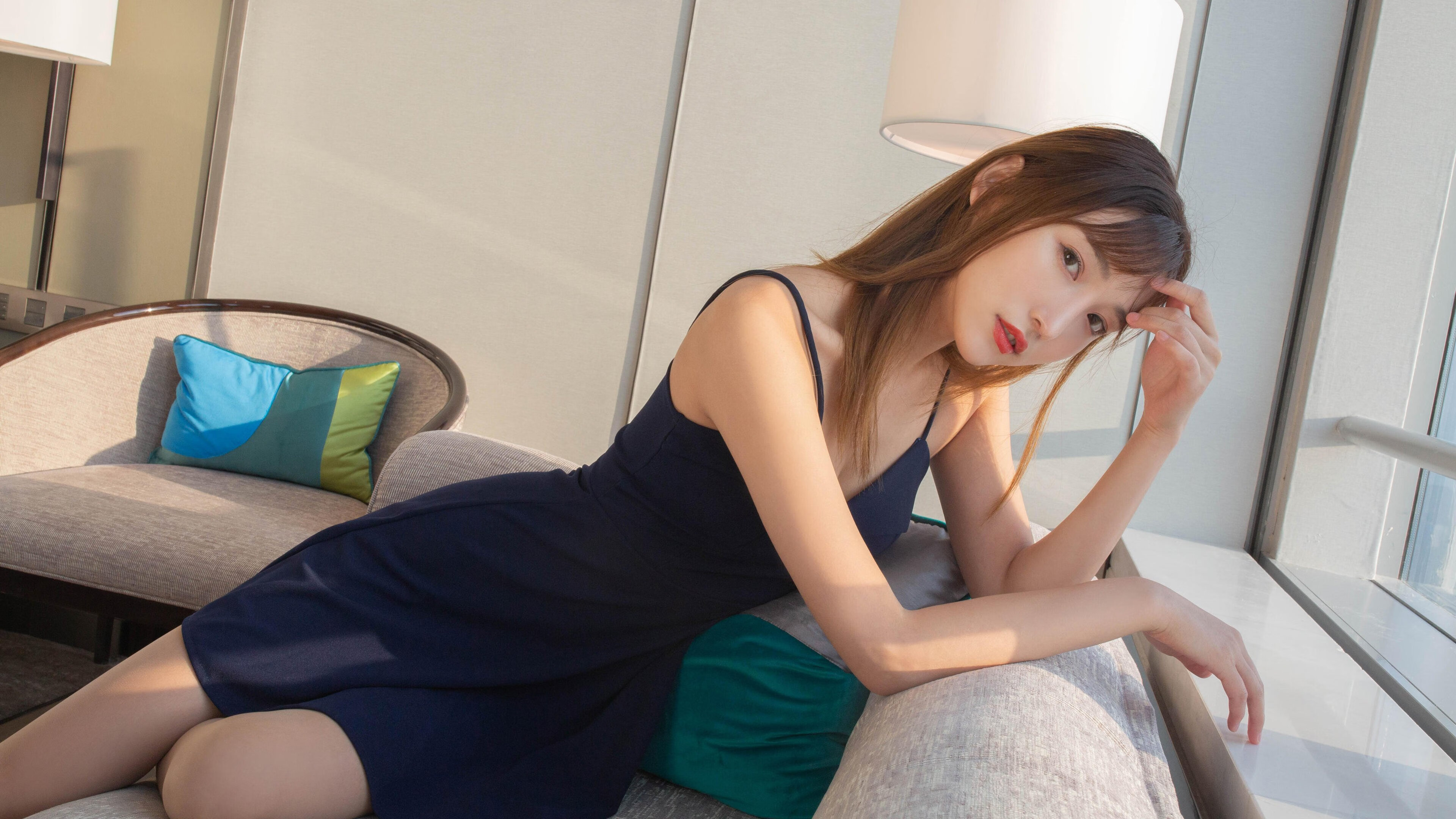 九游网游官网-足球比赛中球员斗志昂扬，拼尽全力争胜，足球比赛激励队伍士气